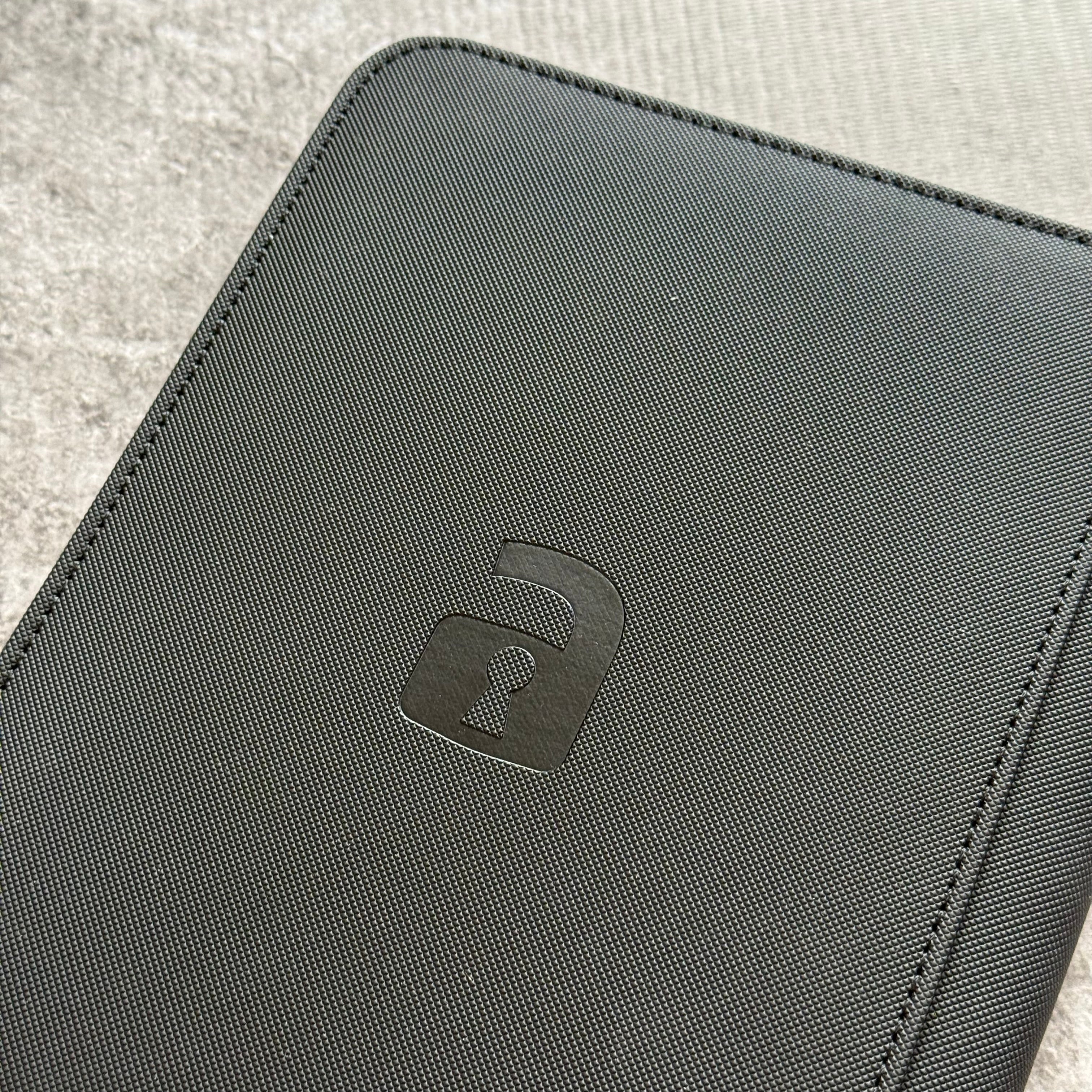 VaultX 4-Pocket Exo-Tec® Zip Binder