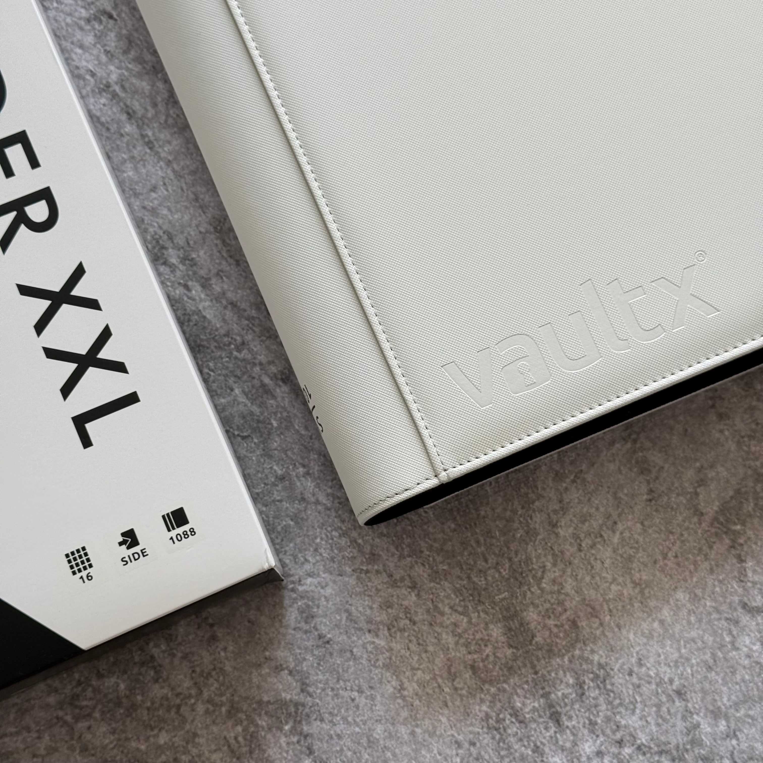 VaultX 16-Pocket Exo-Tec Zip Binder SV10.5 Black White (EDICION LIMITADA)