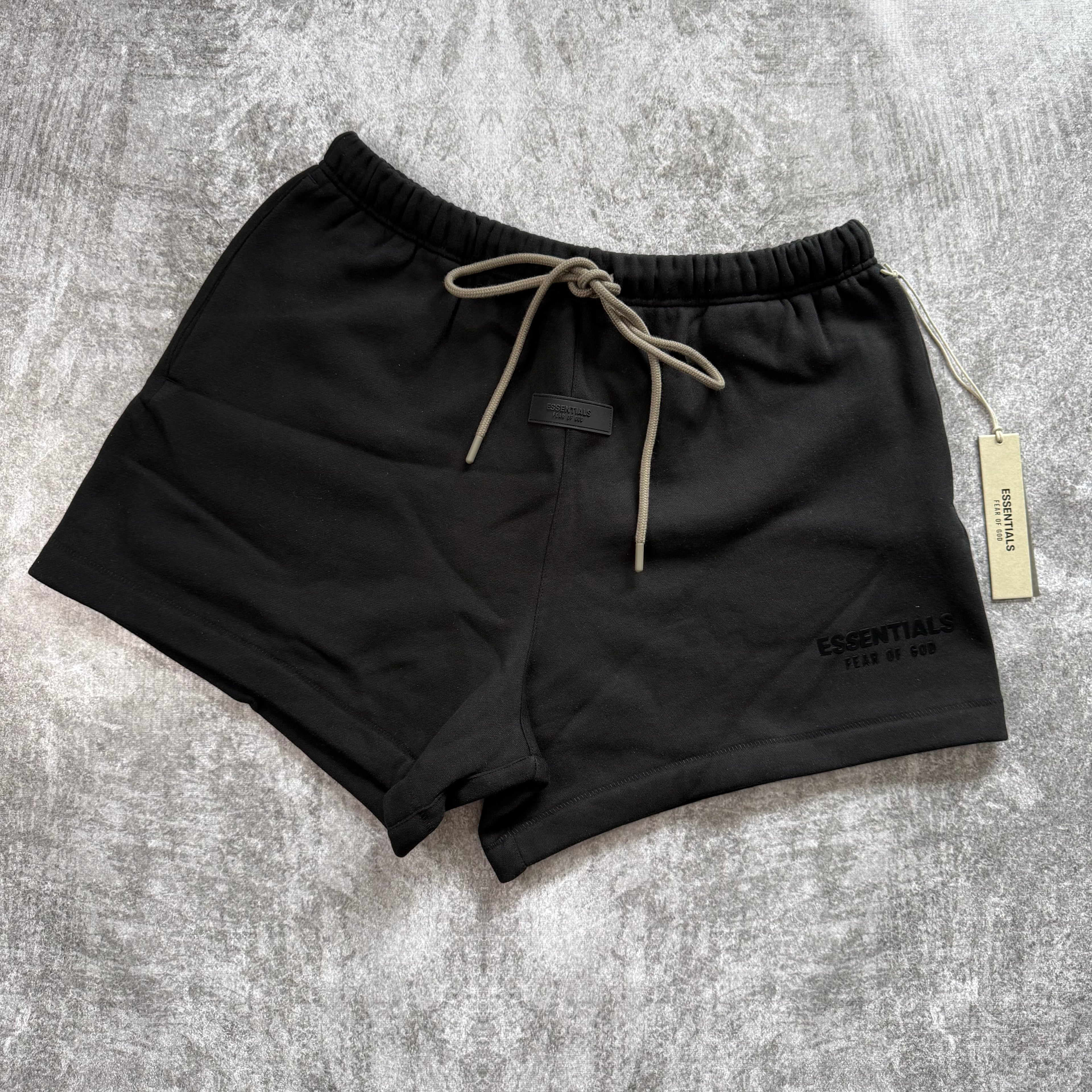 Short Essentials FW23 - Jet black