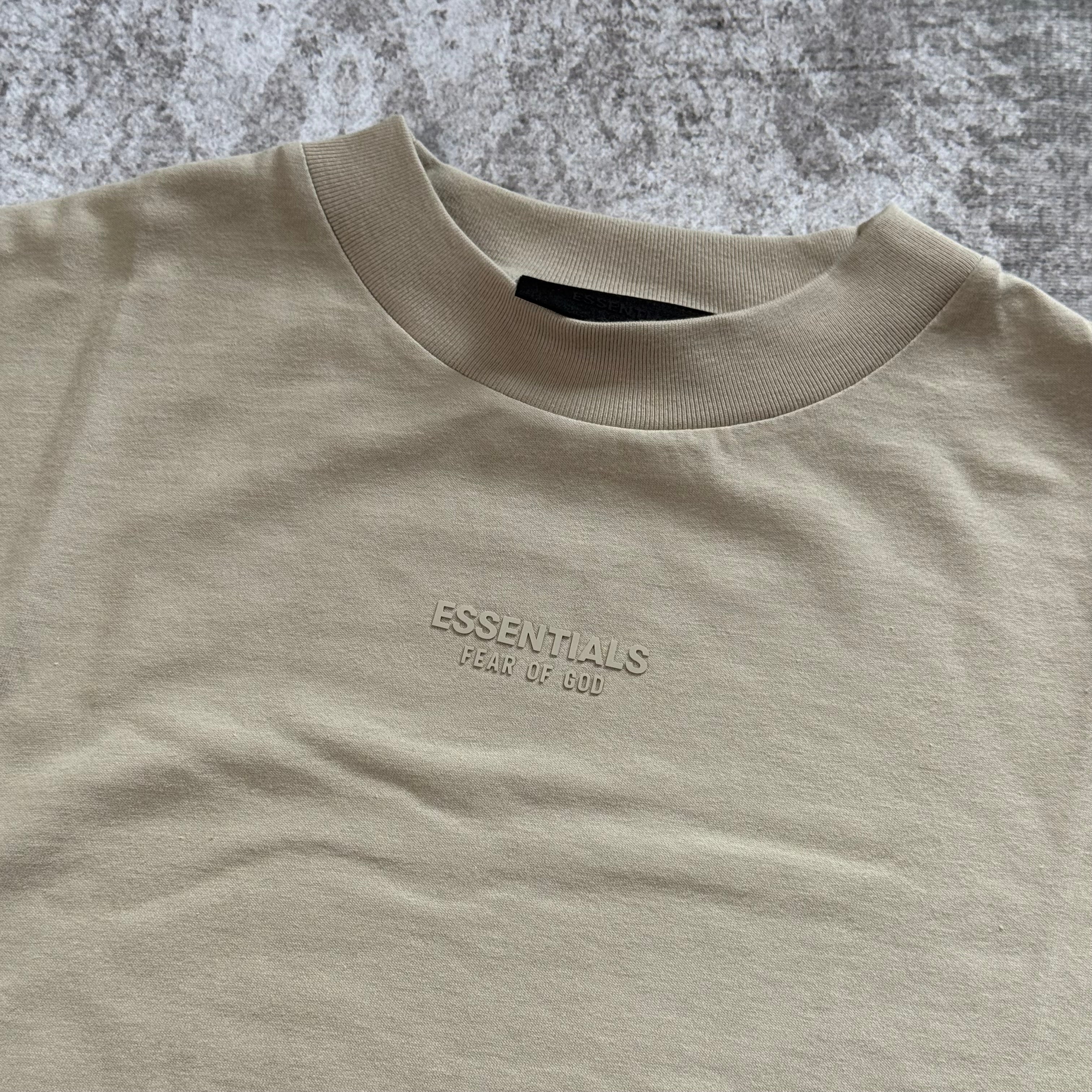 Remera Essentials FW23 "small logo" - Silver cloud