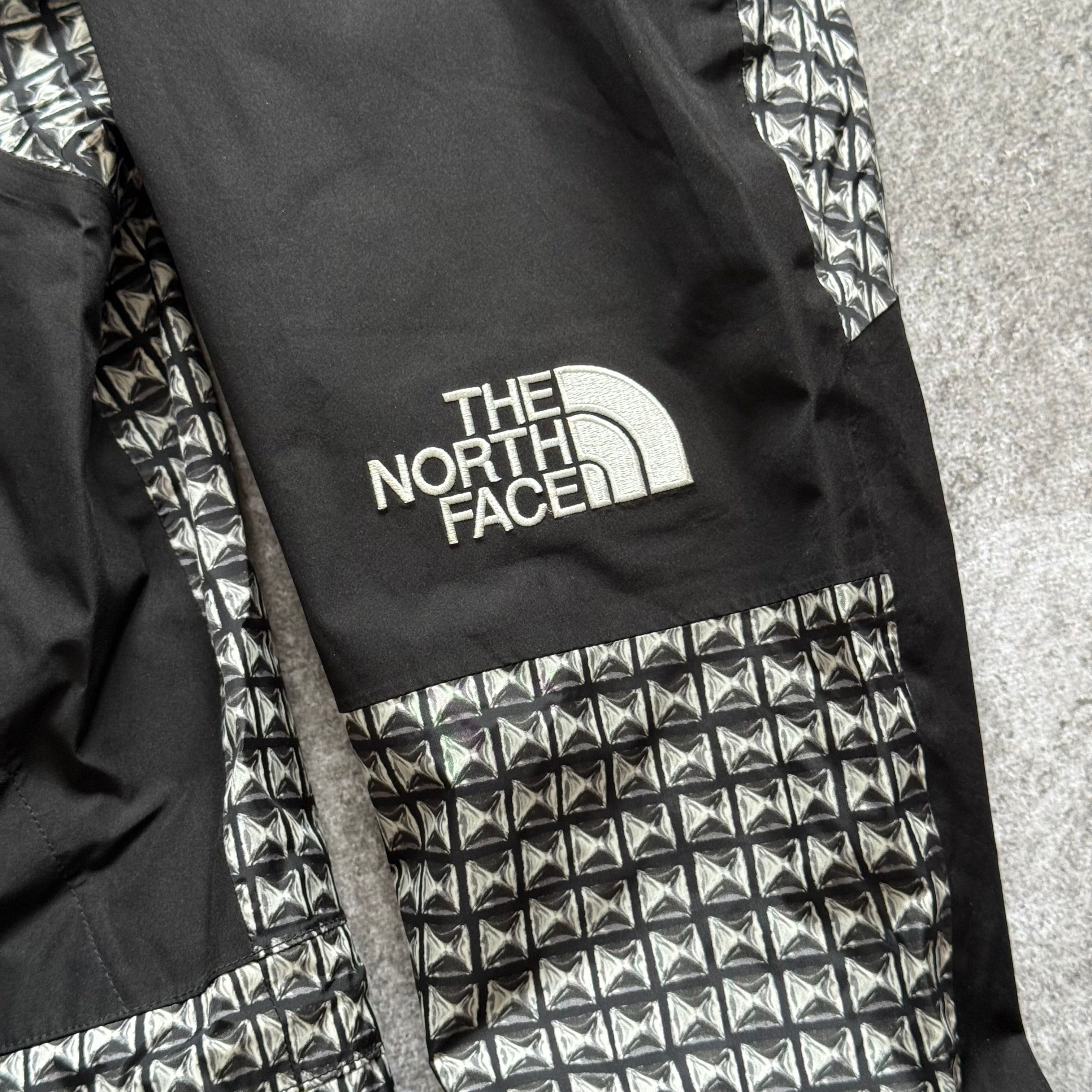 Supreme x The North Face "Studded Mountain" Jacket - Black