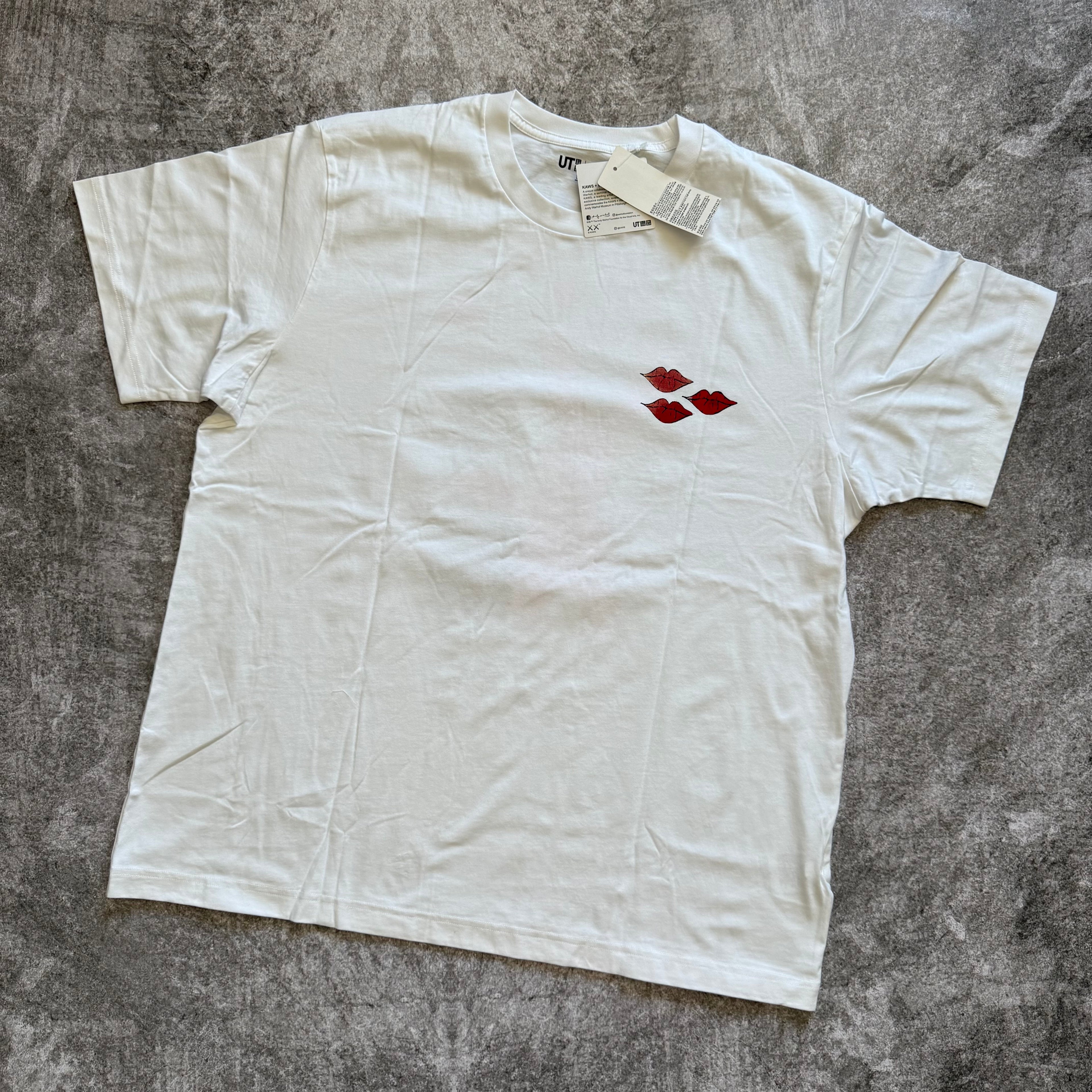 Remera KAWS x Uniqlo Warhol UT Graphic "Love" - Asia sizing