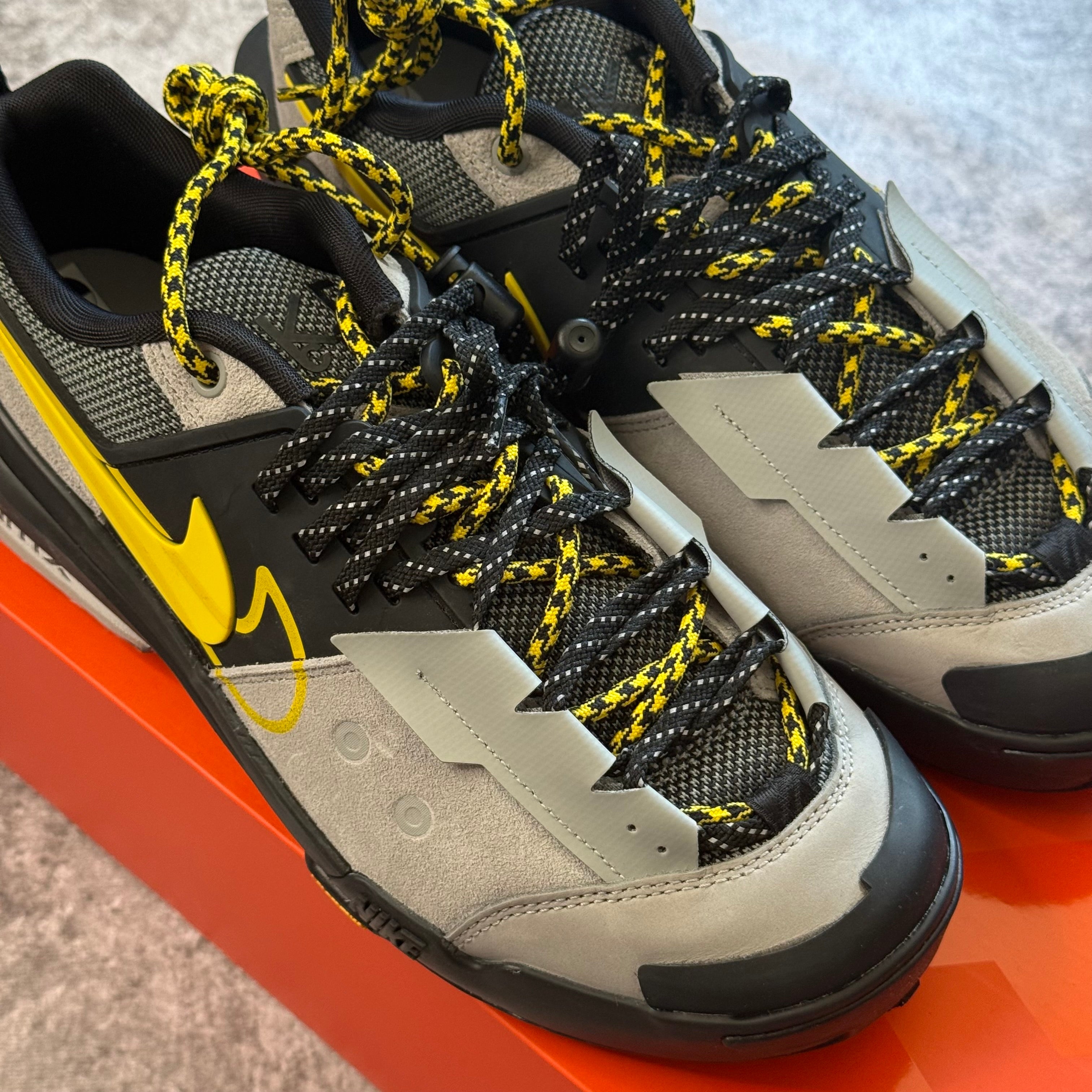 Nike Zegamadome x Sacai "Matte silver yellow"