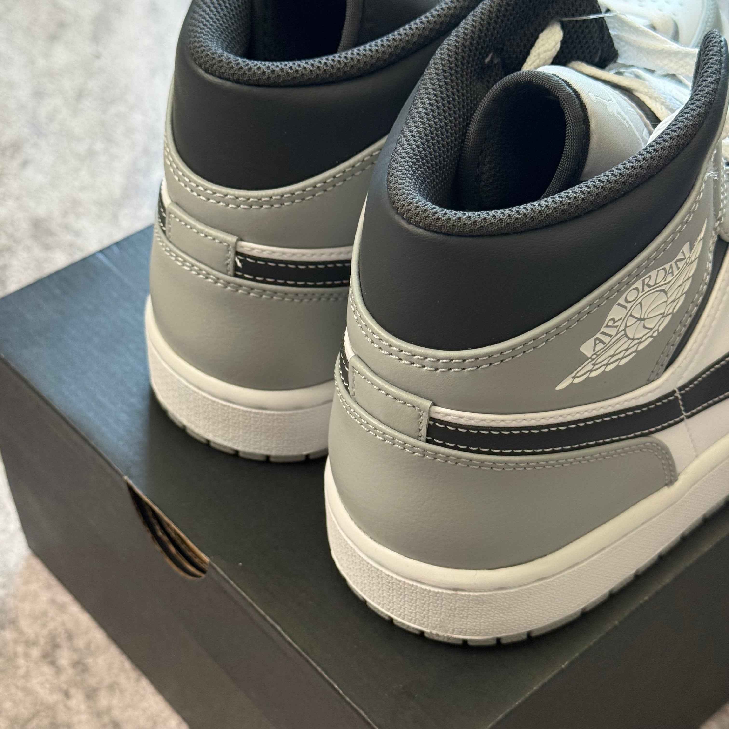 Jordan 1 Mid Light Smoke Grey Anthracite