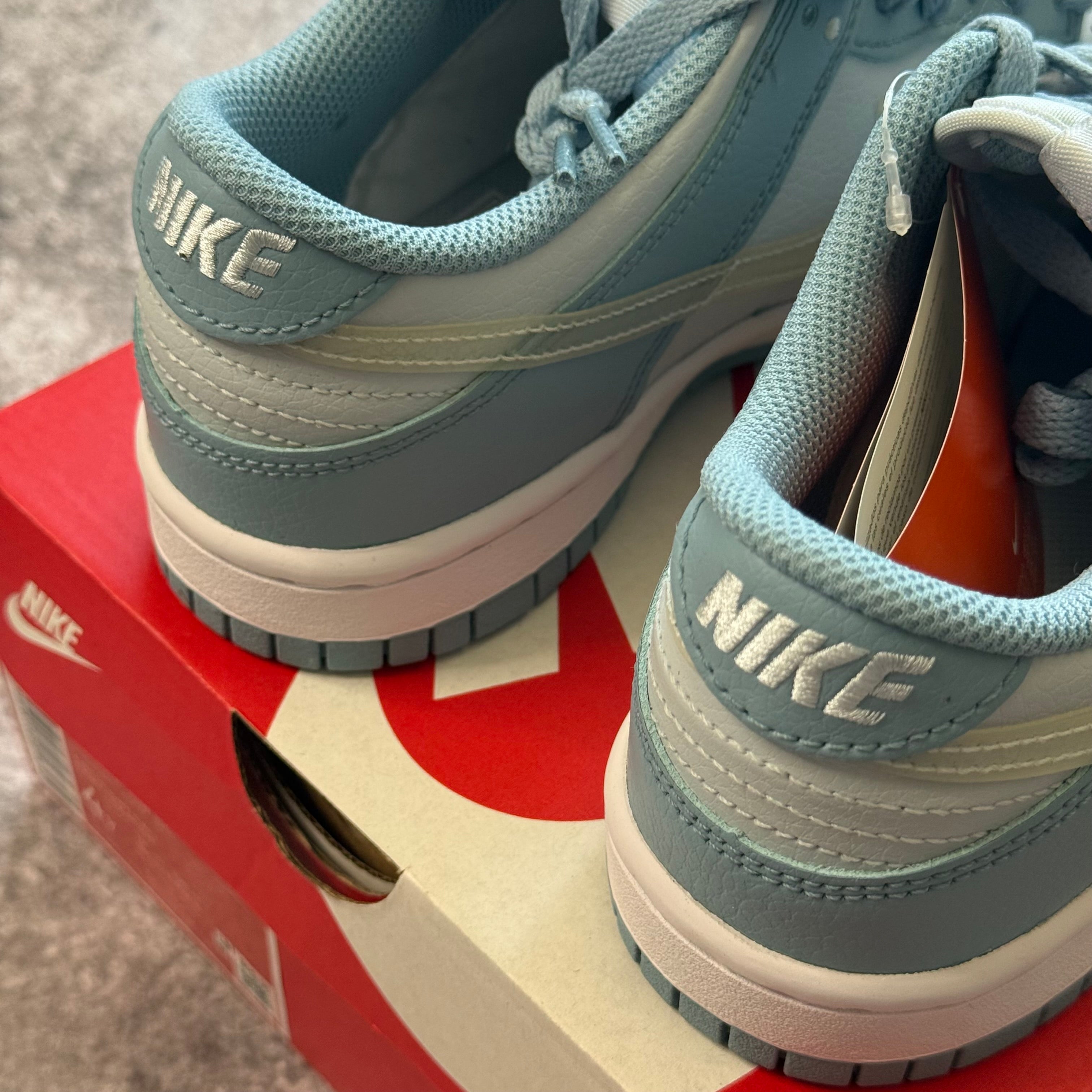 Nike Dunk low Clear blue swoosh (GS)