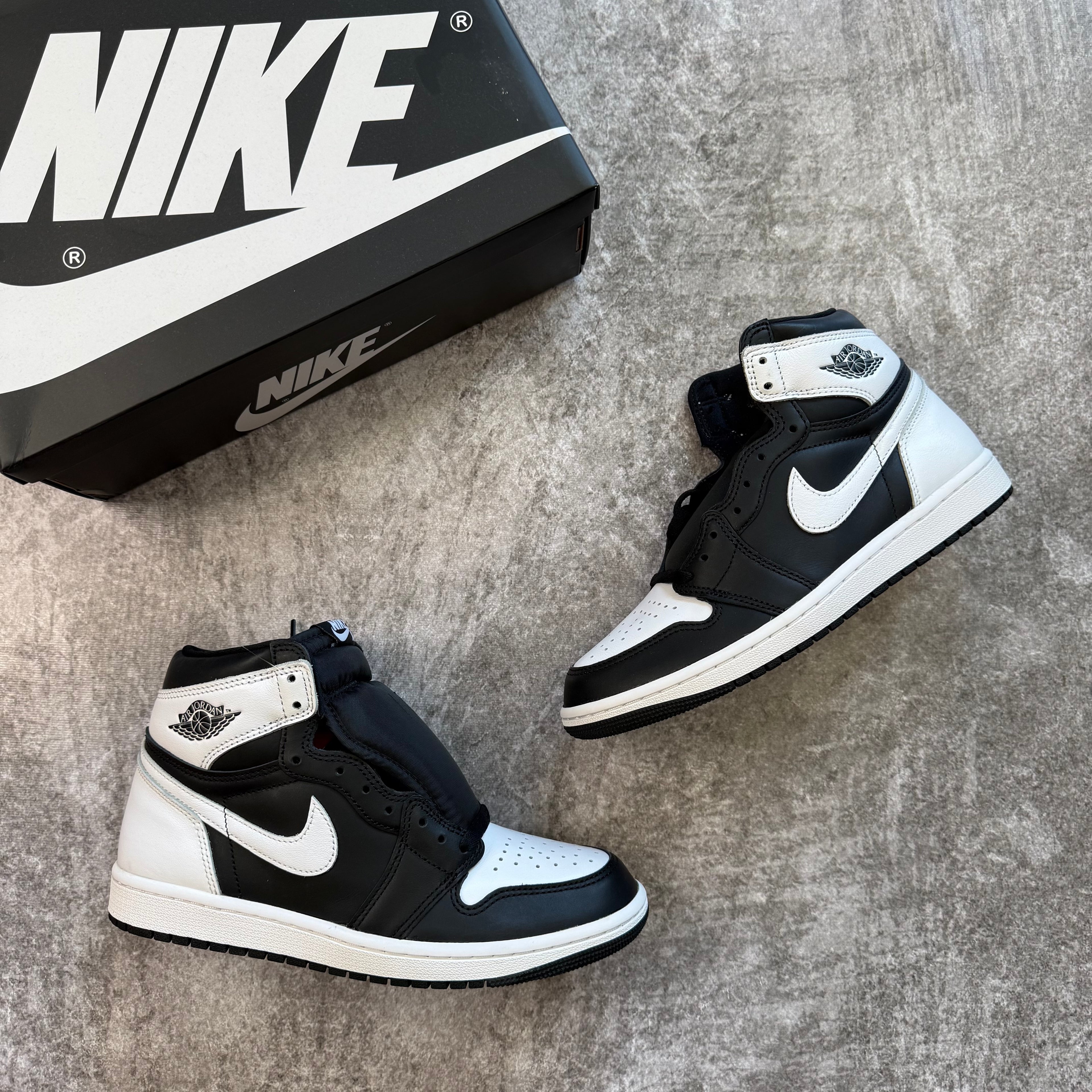 Jordan 1 High Black White