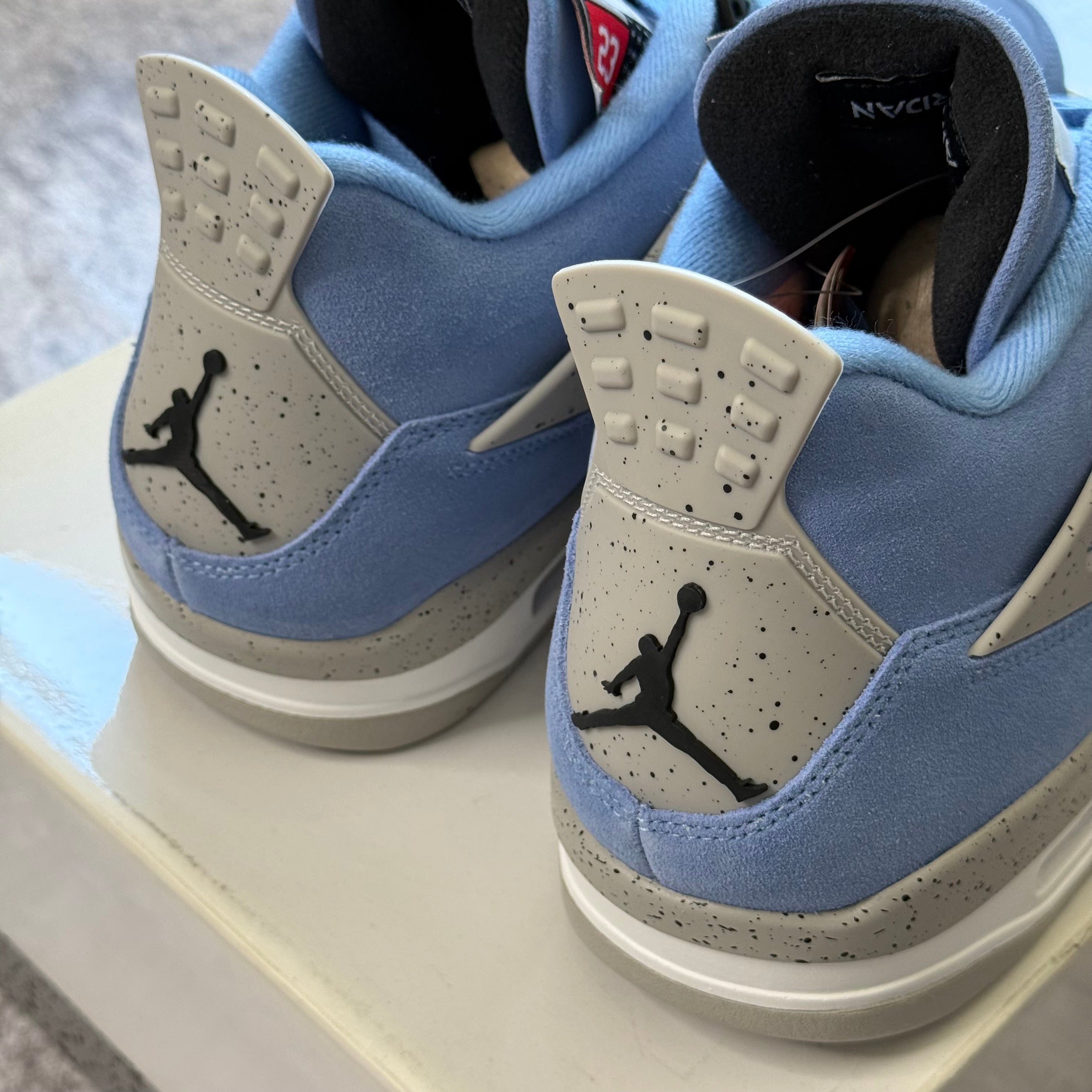 Jordan 4 University Blue (LC)
