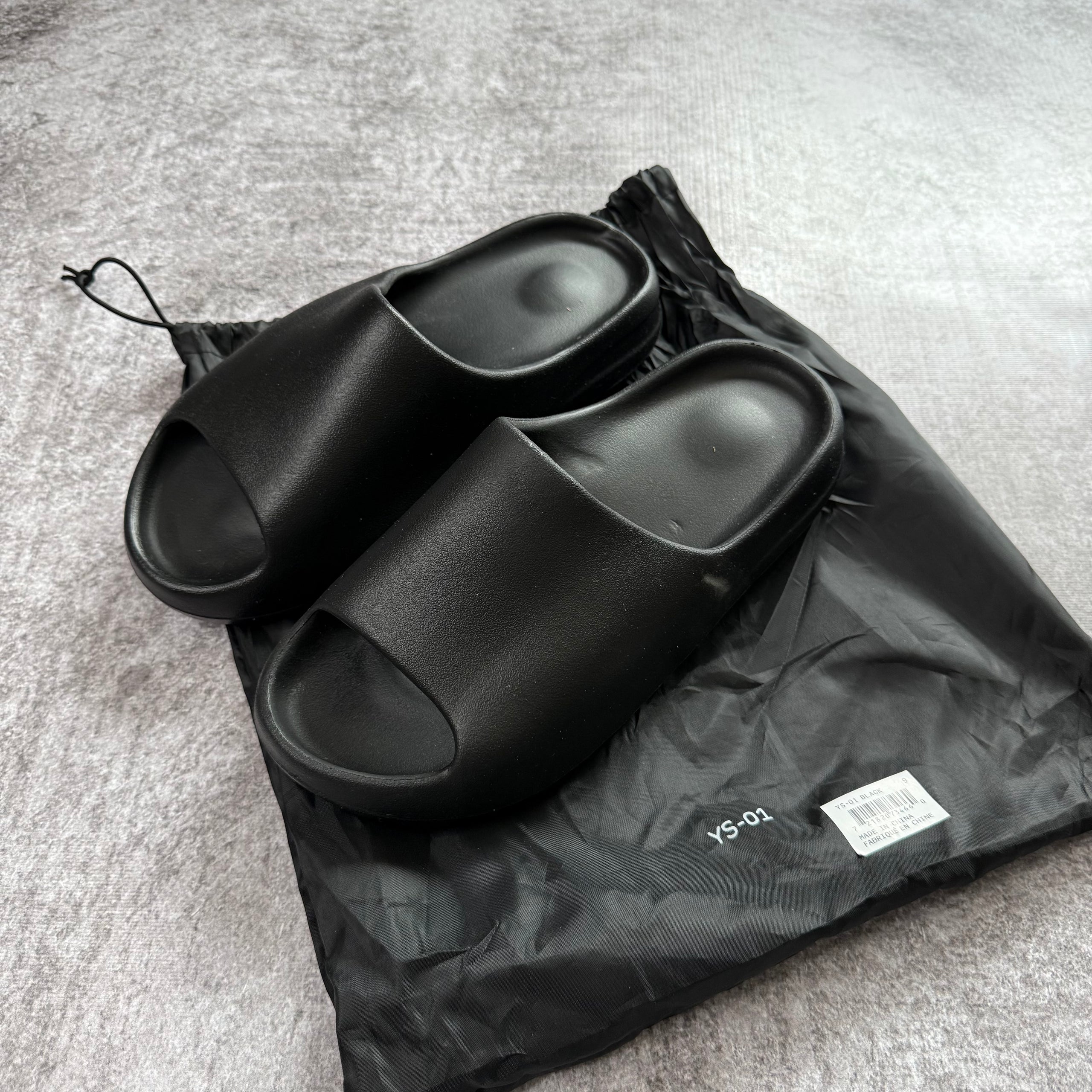 YEEZY Slide "01" - Black