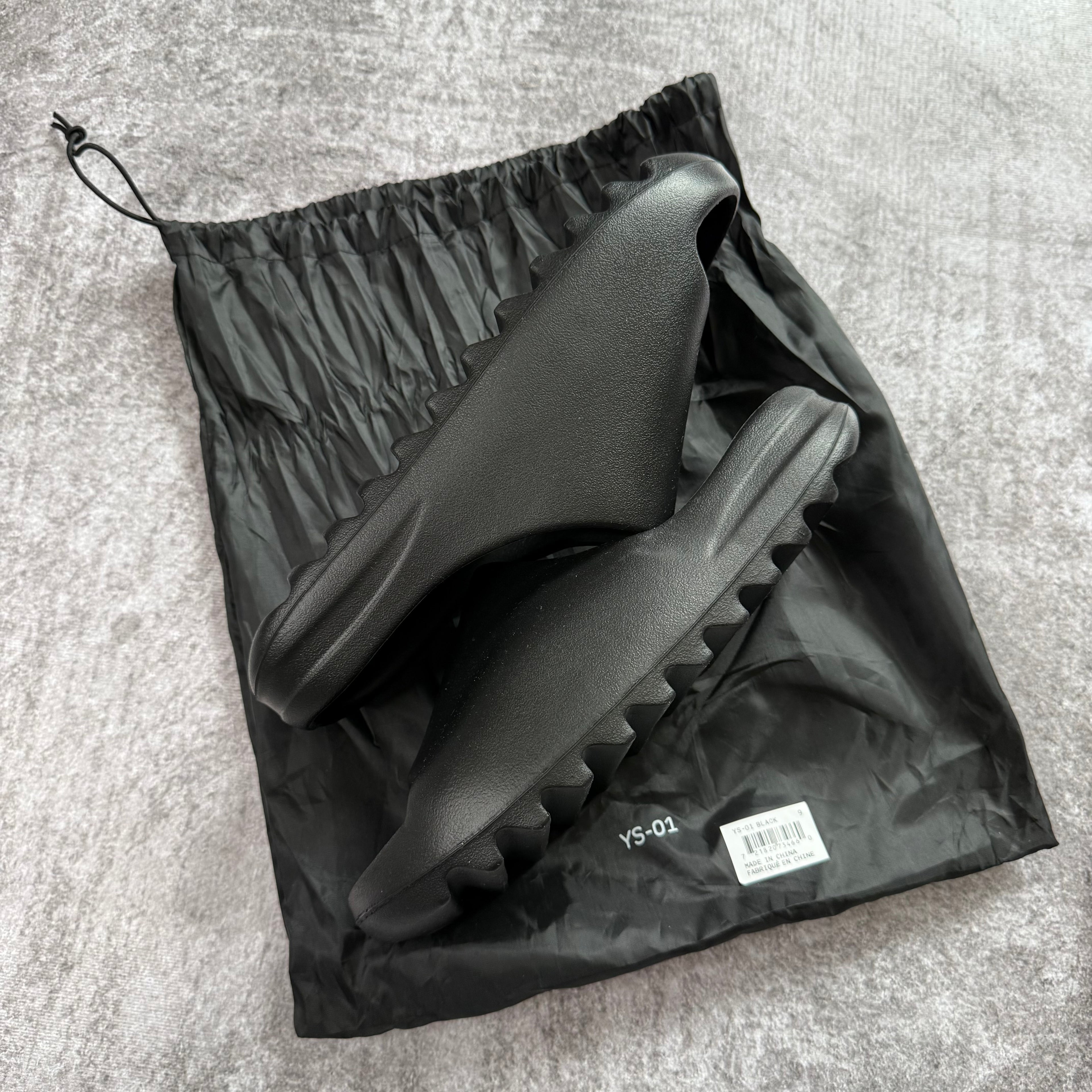 YEEZY Slide "01" - Black
