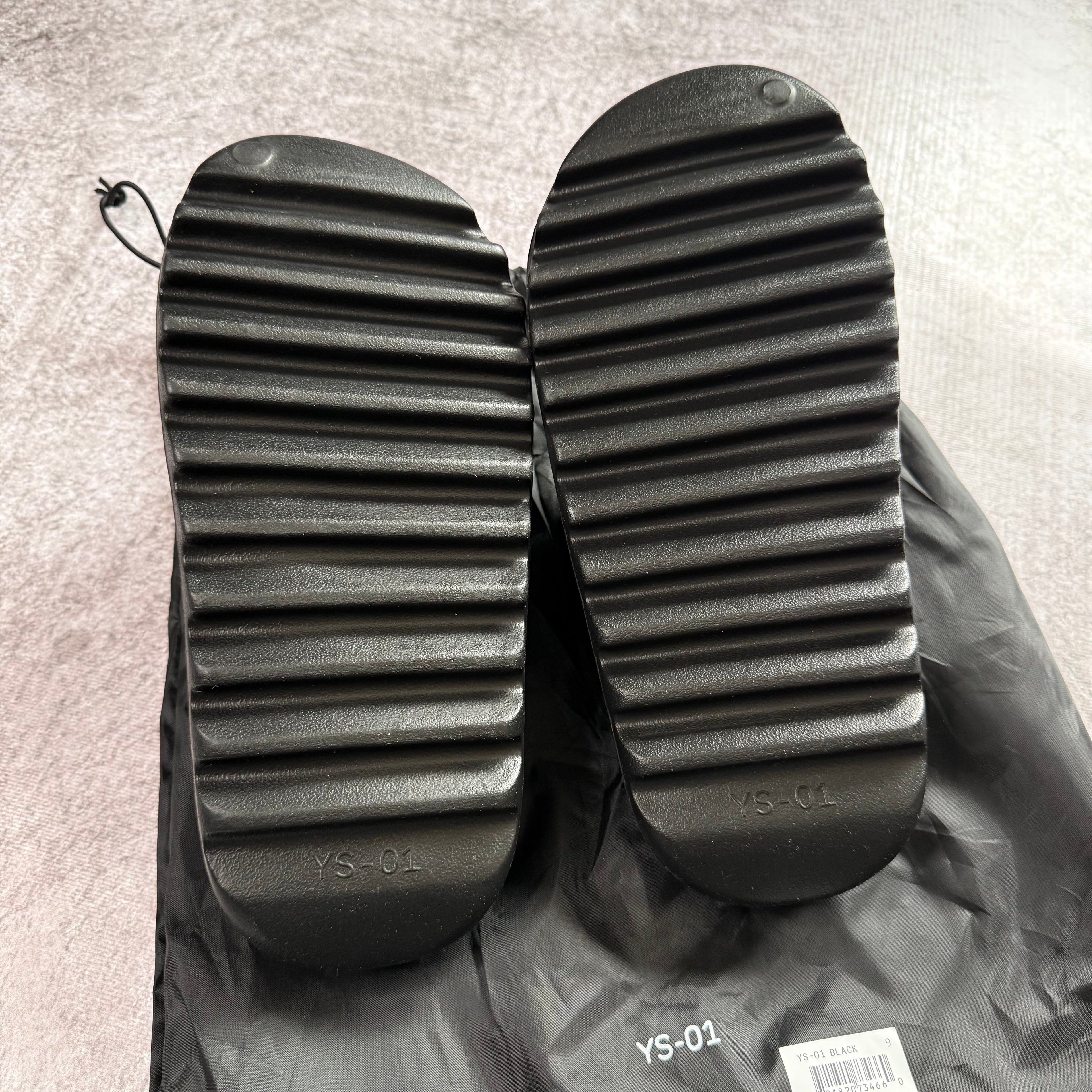 YEEZY Slide "01" - Black