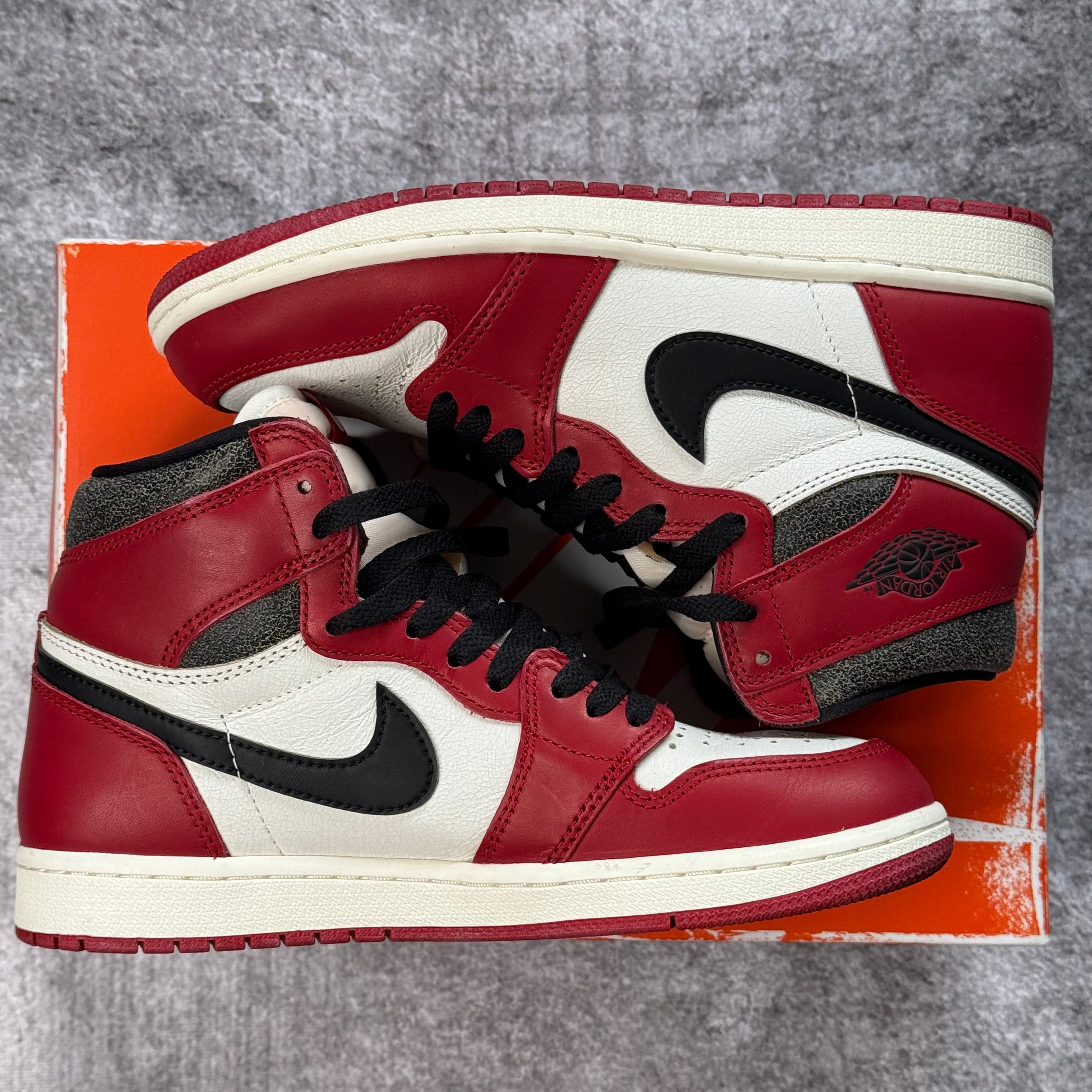 Jordan 1 Retro High OG "Chicago Lost and Found" - VNDS