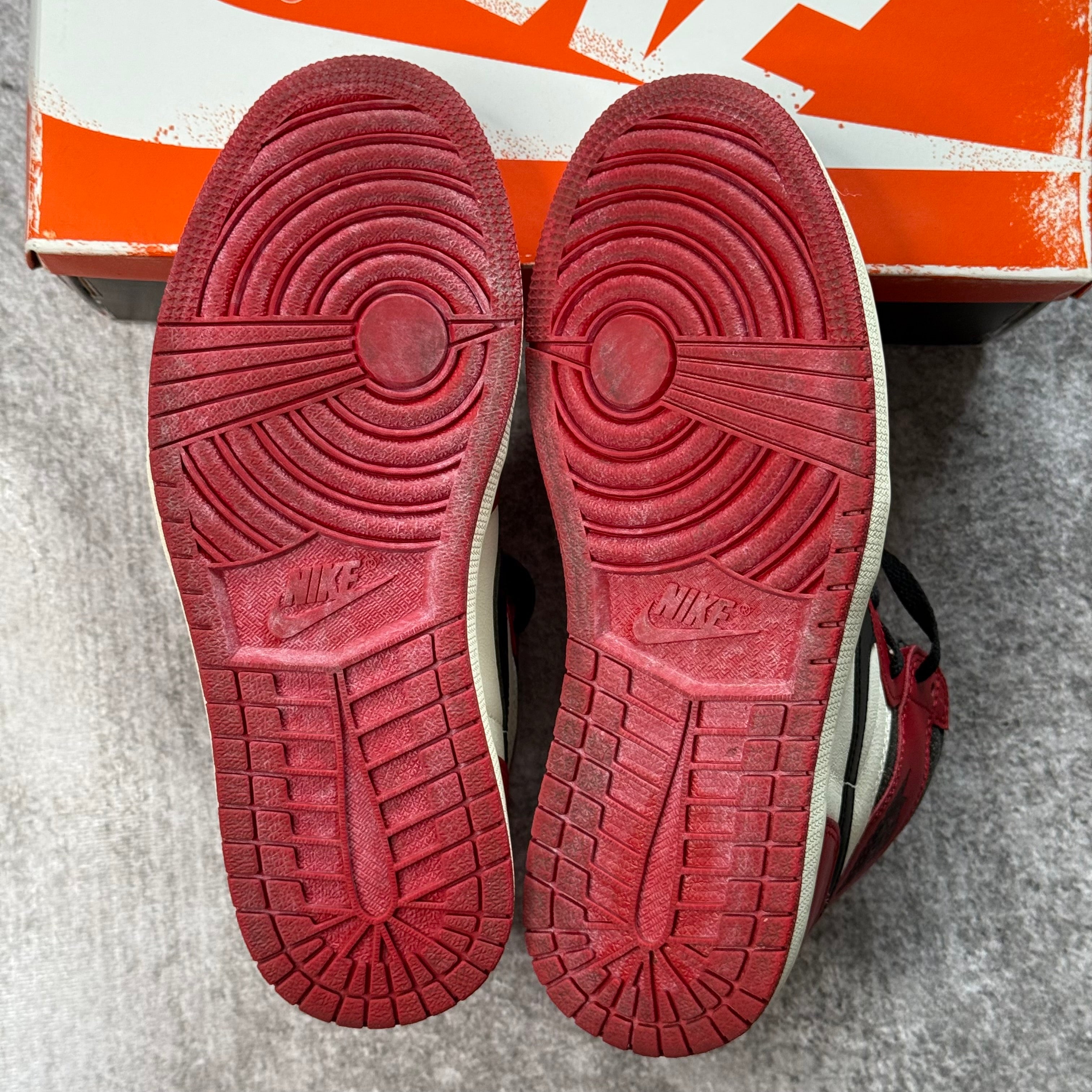 Jordan 1 Retro High OG "Chicago Lost and Found" - VNDS