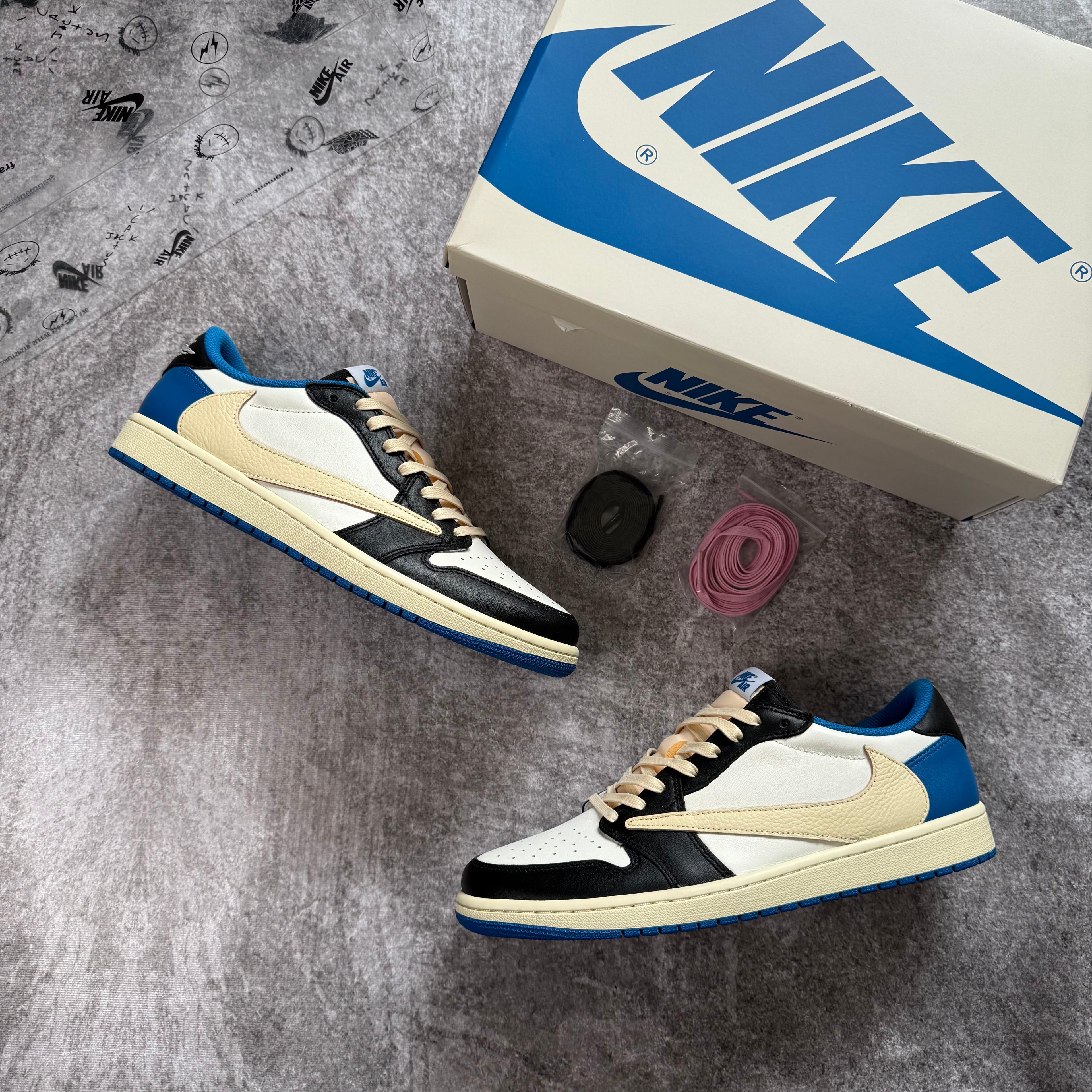 Jordan 1 Retro Low OG SP Fragment x Travis Scott - VNDS (JO)