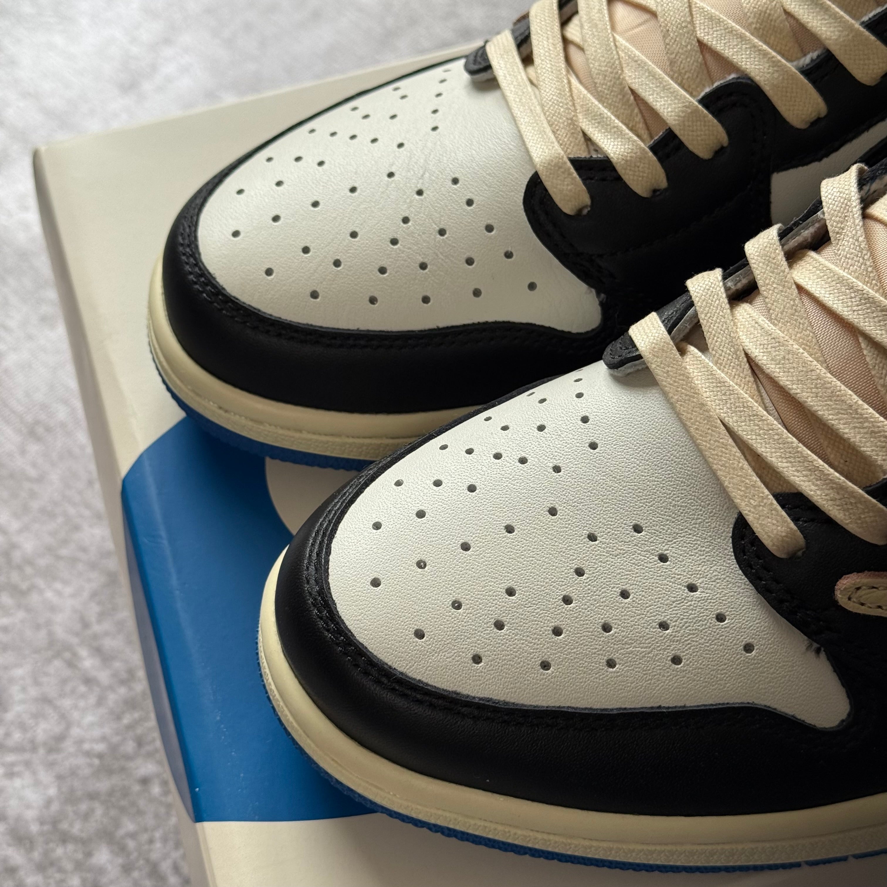 Jordan 1 Retro Low OG SP Fragment x Travis Scott - VNDS (JO)
