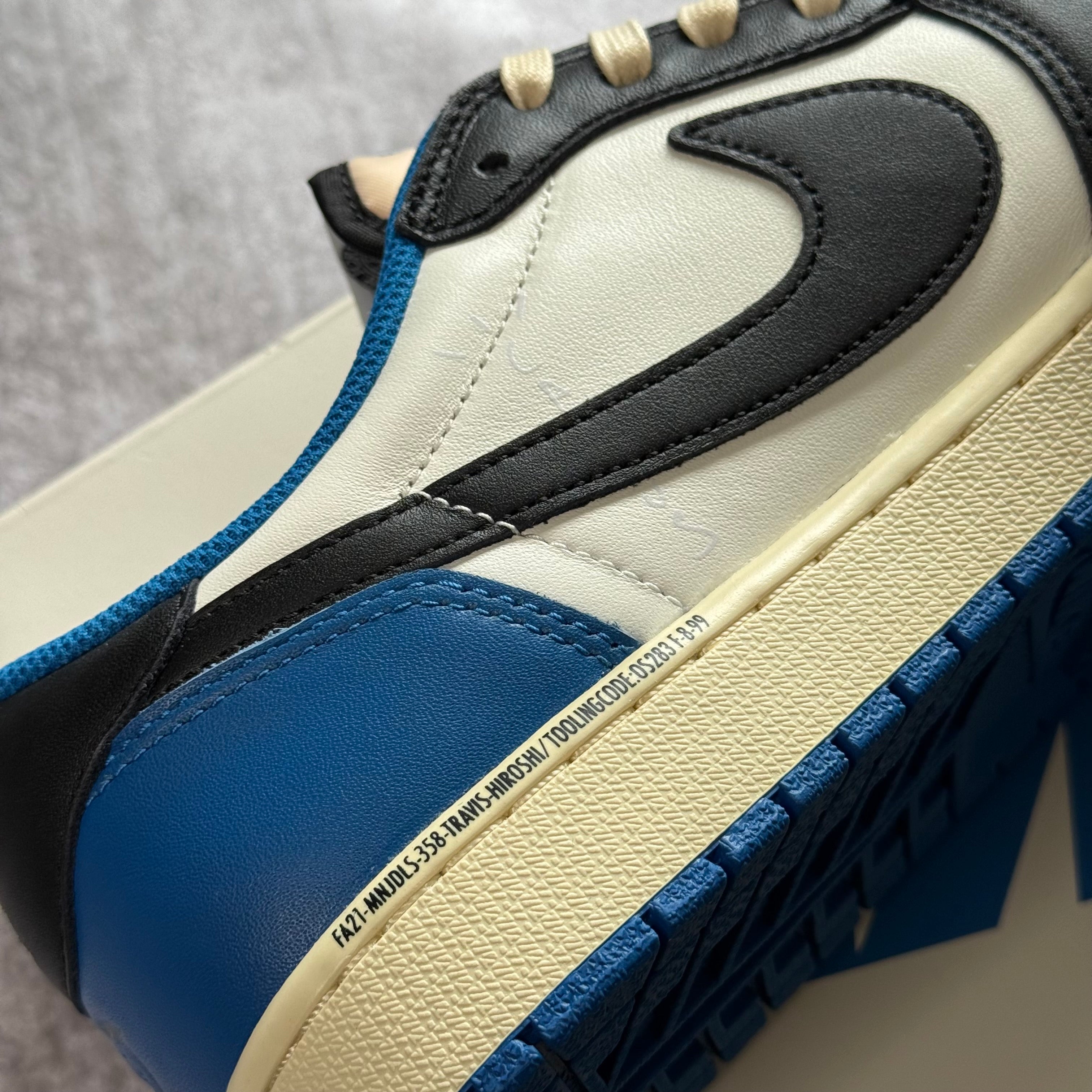 Jordan 1 Retro Low OG SP Fragment x Travis Scott - VNDS (JO)