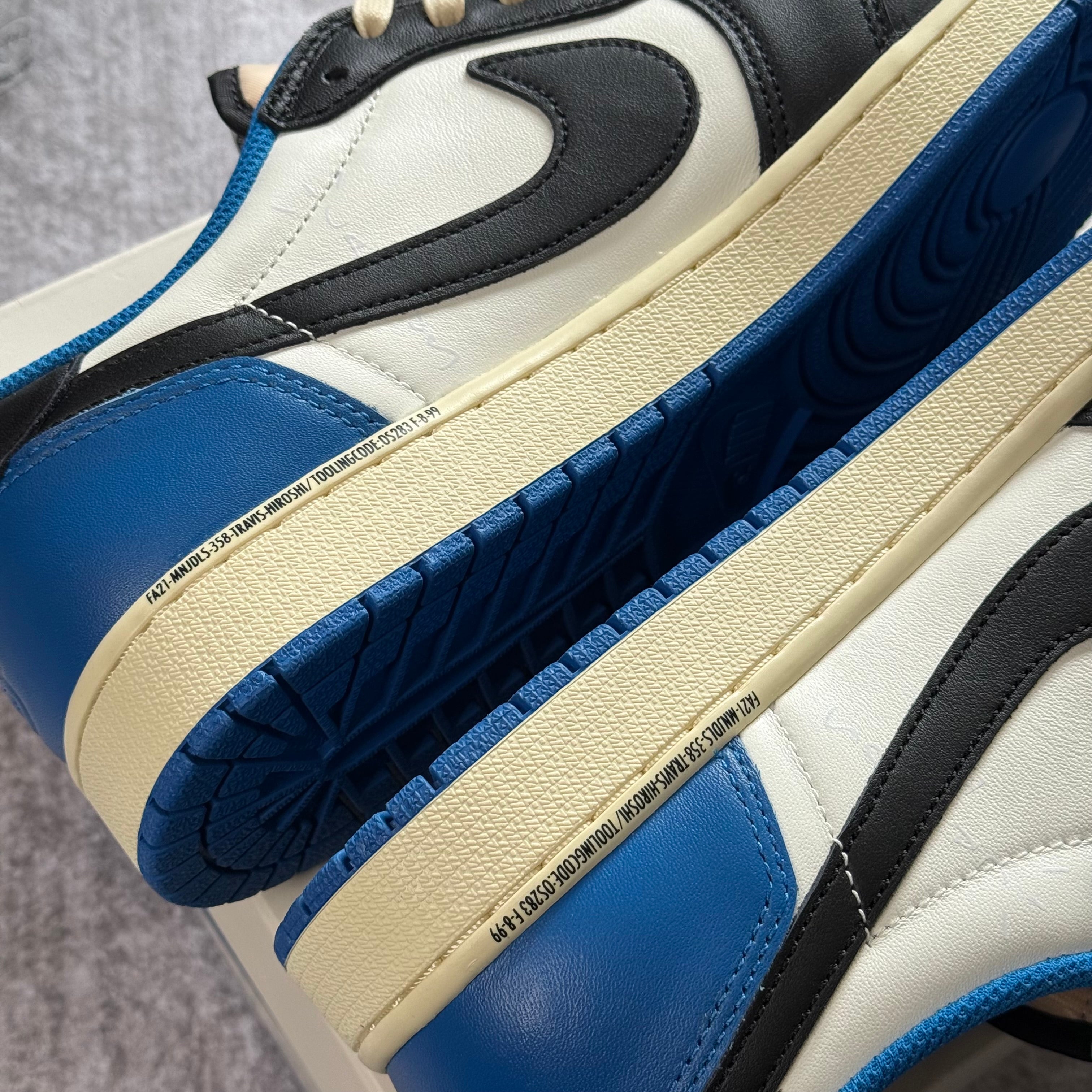 Jordan 1 Retro Low OG SP Fragment x Travis Scott - VNDS (JO)