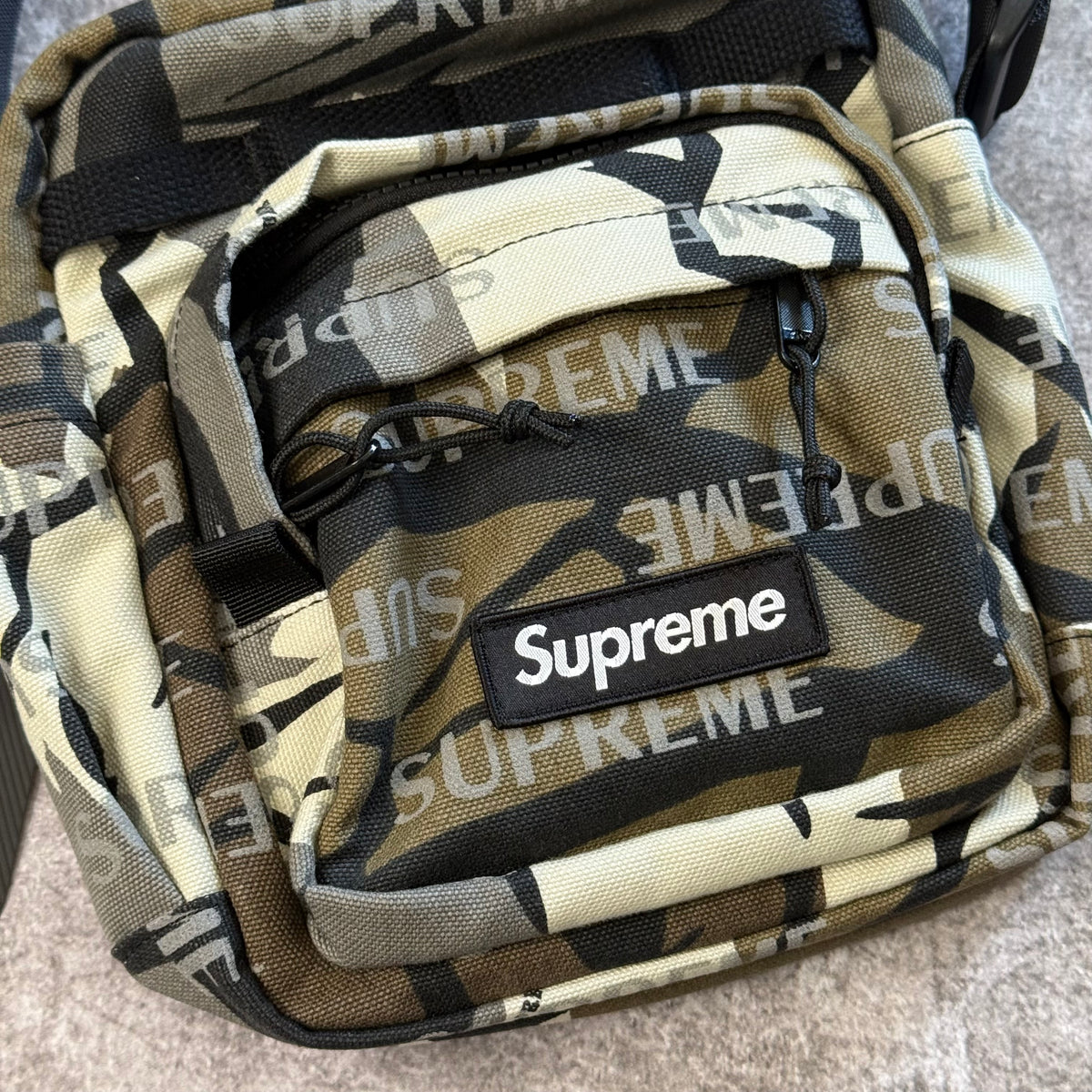 Supreme Shoulder Bag - Predator camo