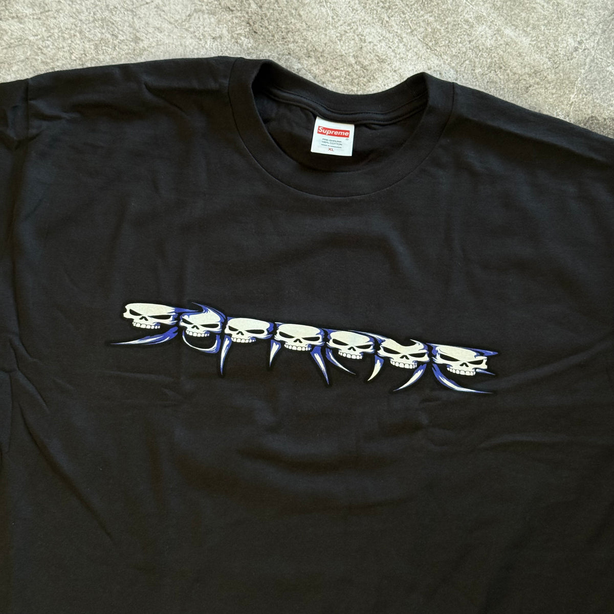 Remera Supreme "Skulls Spellout Tee" - Black