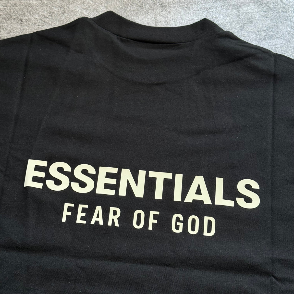 Remera Essentials "Classic Short Sleeve Tee" - Jet black