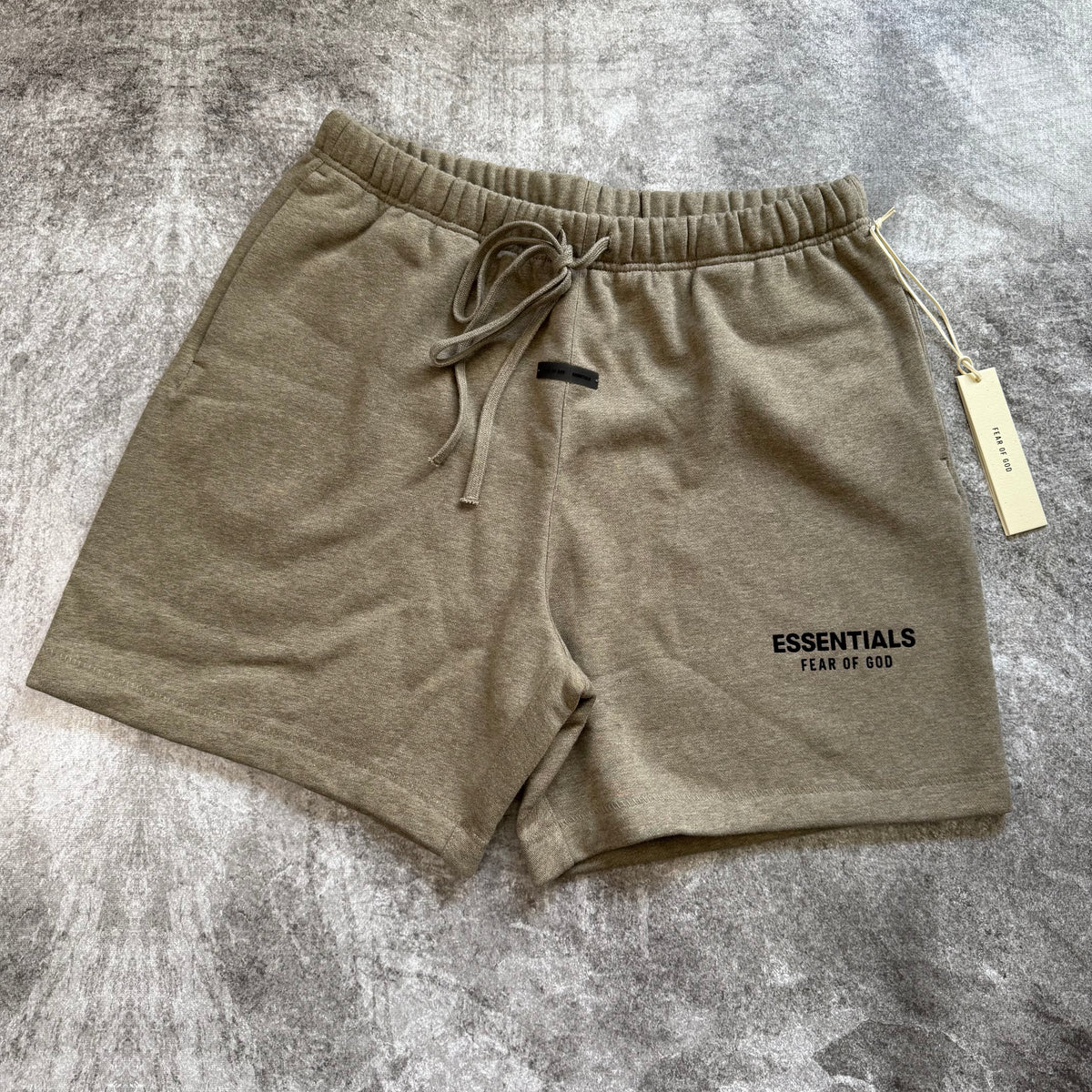 Remera Essentials "Classic Fleece Sweatshort" - Homestead Heather